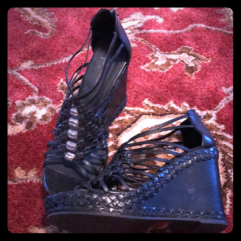 B. Makowsky black wedge sandals